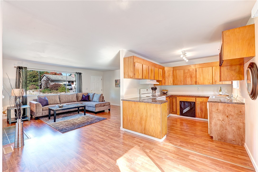14519 Southeast 114th Place Renton, WA 98059 - Photo 3 of 25