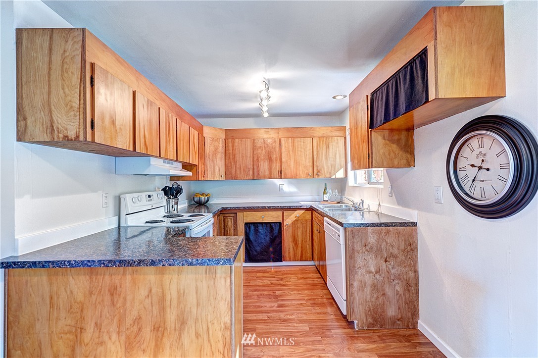 14519 Southeast 114th Place Renton, WA 98059 - Photo 5 of 25
