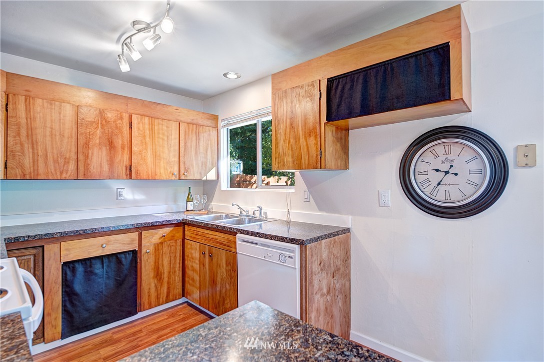 14519 Southeast 114th Place Renton, WA 98059 - Photo 6 of 25