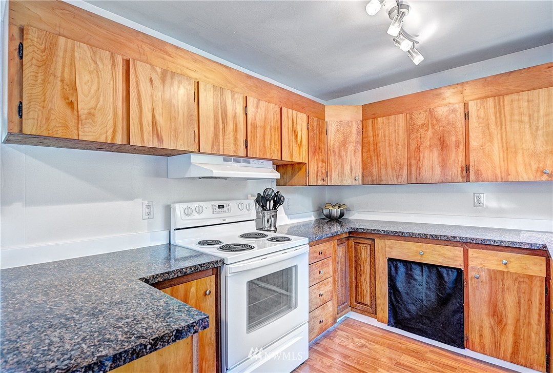 14519 Southeast 114th Place Renton, WA 98059 - Photo 7 of 25