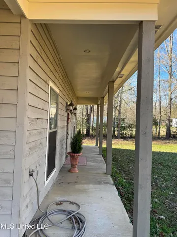 $227,500 | 1225 Noble Drive, Edwards, MS 39066