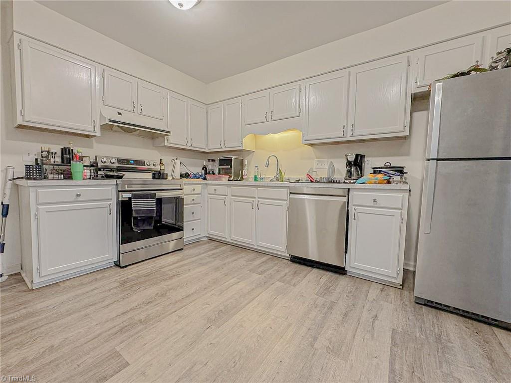 1445 Bailey Circle High Point, NC 27262 - Photo 3 of 11