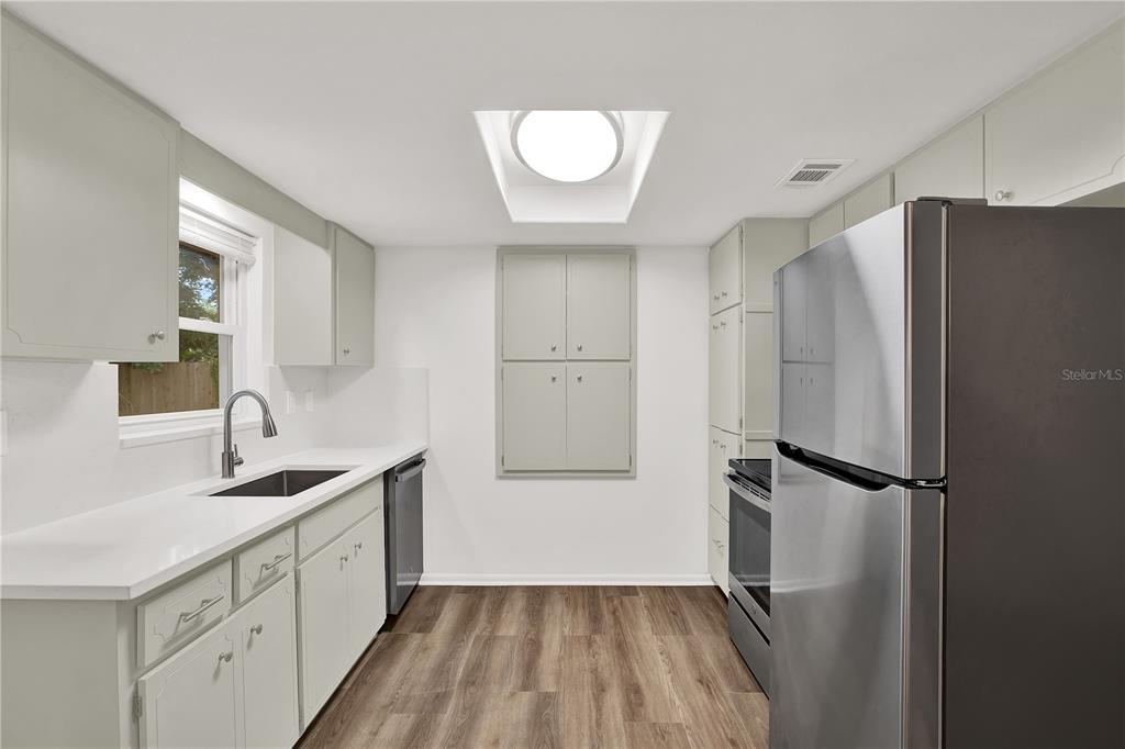 980 5th Avenue Northeast Largo, FL 33770 - Photo 8 of 22