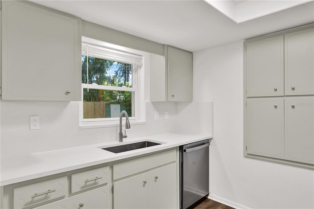 980 5th Avenue Northeast Largo, FL 33770 - Photo 9 of 22