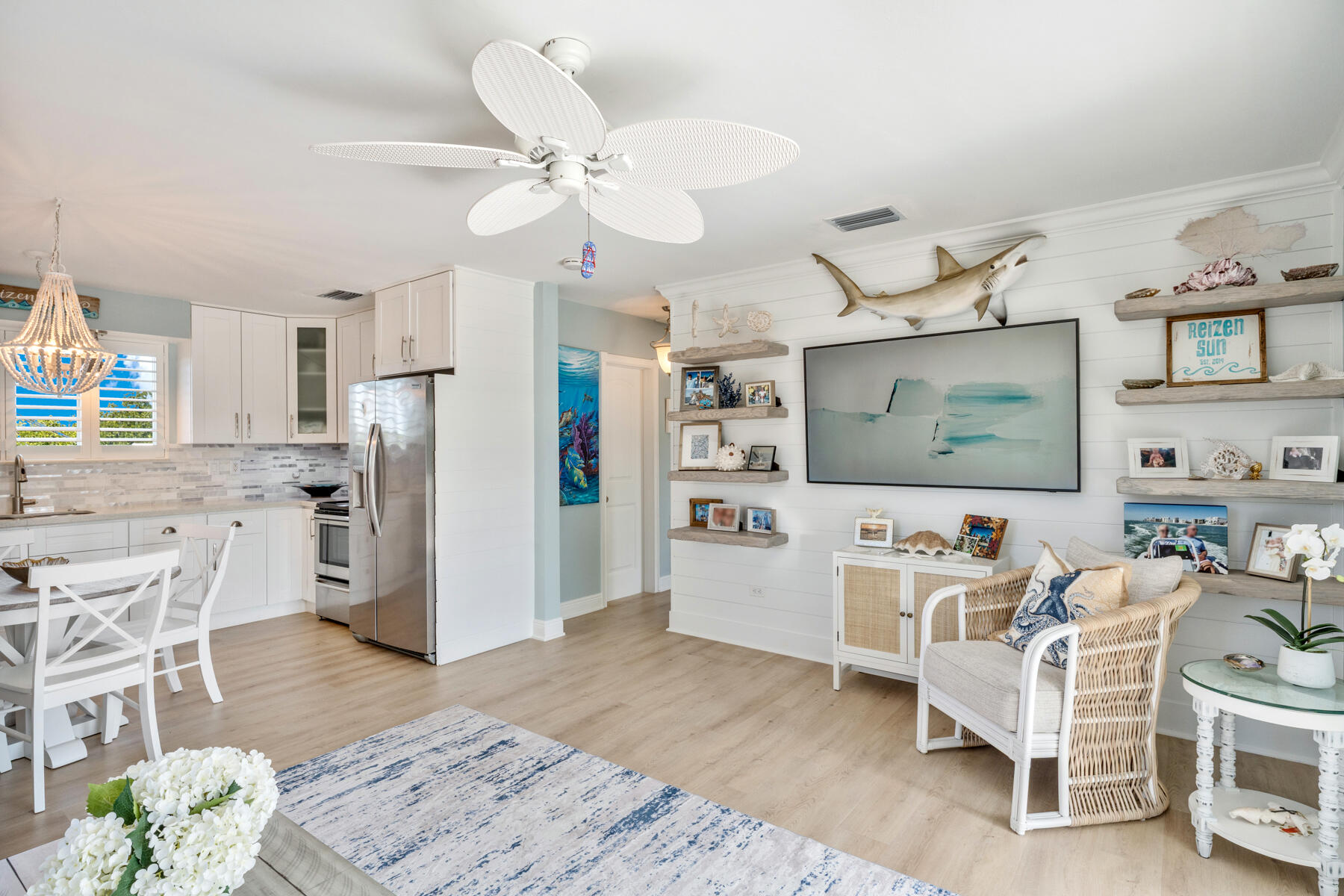114 Sunset Drive Islamorada, FL 33036 - Photo 8 of 37 Upstairs living room