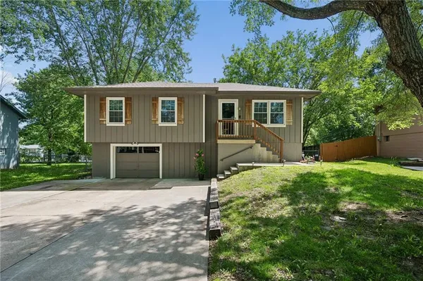 $255,000 | 1506 Hawthorn Circle, Pleasant Hill, MO 64080