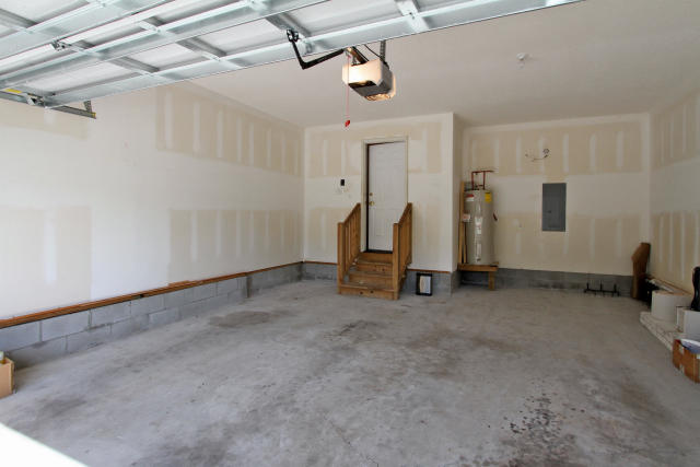 1082 Farmington Road Charleston, SC 29412 - Photo 26 of 31 Garage