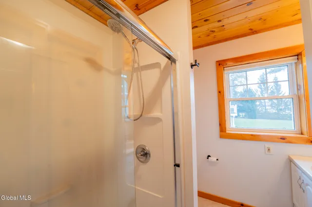 $699,500 | 126 Lakeview Lane, Mayfield, NY 12117