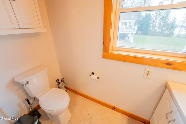 $699,500 | 126 Lakeview Lane, Mayfield, NY 12117