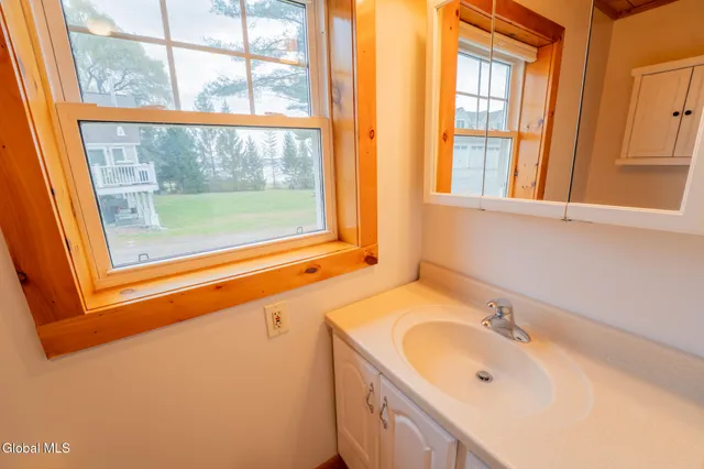 $699,500 | 126 Lakeview Lane, Mayfield, NY 12117