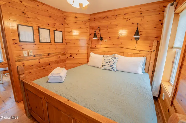 $699,500 | 126 Lakeview Lane, Mayfield, NY 12117