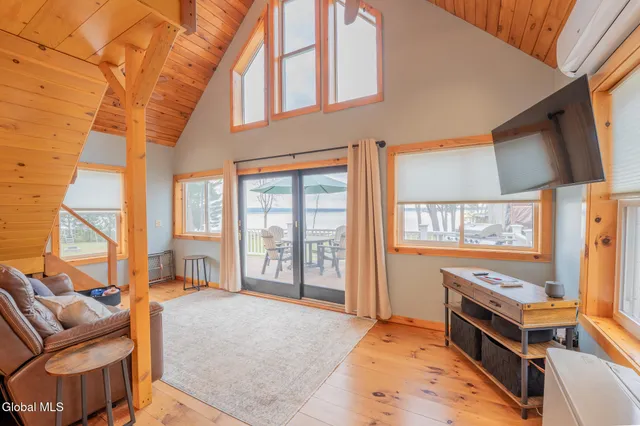 $699,500 | 126 Lakeview Lane, Mayfield, NY 12117