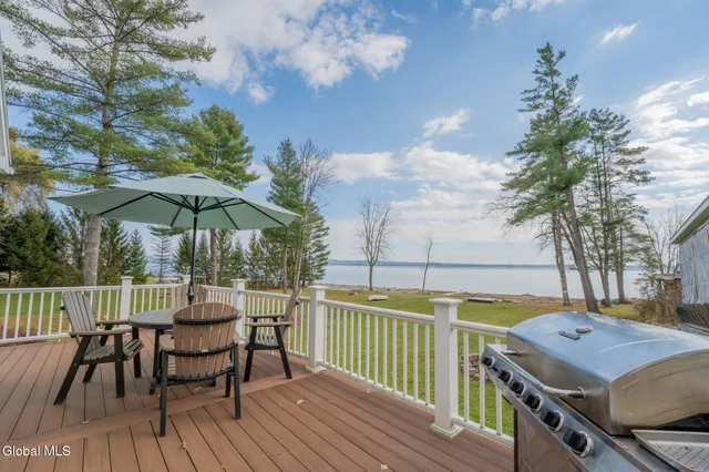 $699,500 | 126 Lakeview Lane, Mayfield, NY 12117