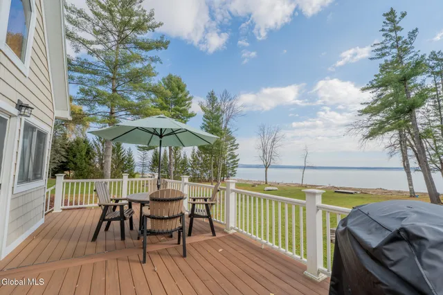 $699,500 | 126 Lakeview Lane, Mayfield, NY 12117