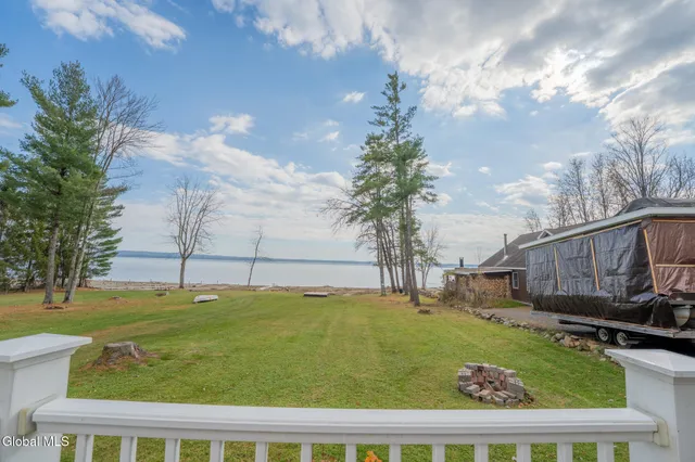 $699,500 | 126 Lakeview Lane, Mayfield, NY 12117