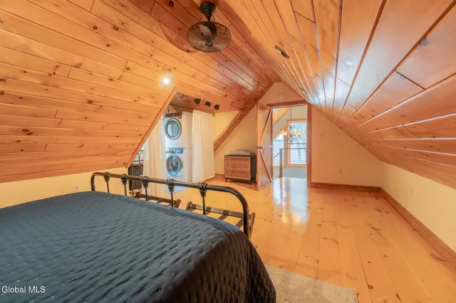 $699,500 | 126 Lakeview Lane, Mayfield, NY 12117