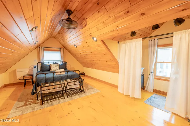 $699,500 | 126 Lakeview Lane, Mayfield, NY 12117