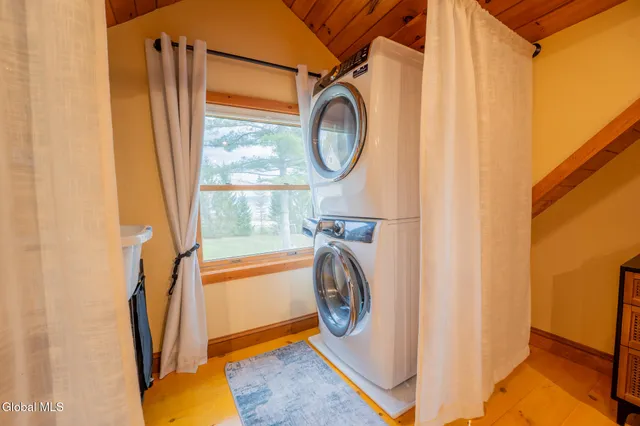 $699,500 | 126 Lakeview Lane, Mayfield, NY 12117