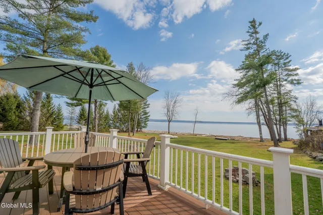 $699,500 | 126 Lakeview Lane, Mayfield, NY 12117