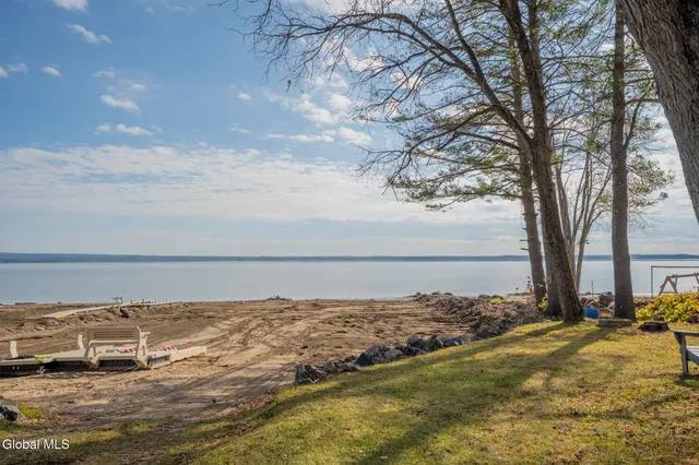 $699,500 | 126 Lakeview Lane, Mayfield, NY 12117