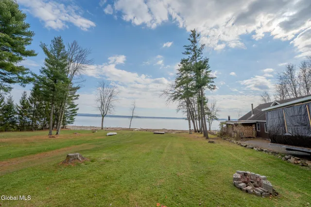 $699,500 | 126 Lakeview Lane, Mayfield, NY 12117