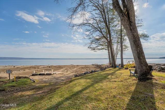 $699,500 | 126 Lakeview Lane, Mayfield, NY 12117