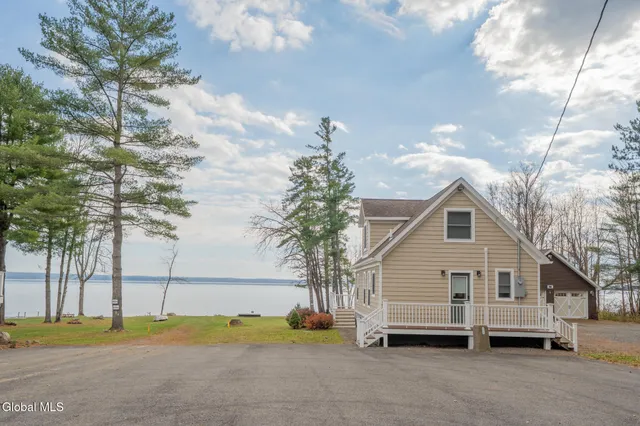 $699,500 | 126 Lakeview Lane, Mayfield, NY 12117