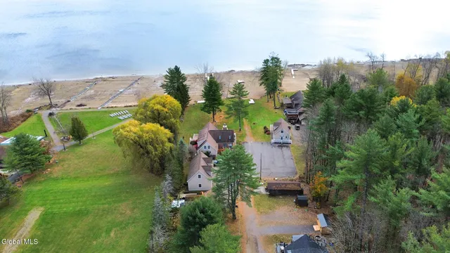 $699,500 | 126 Lakeview Lane, Mayfield, NY 12117