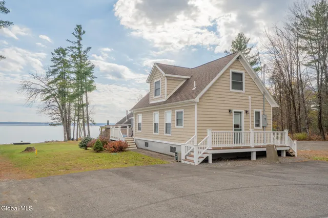 $699,500 | 126 Lakeview Lane, Mayfield, NY 12117