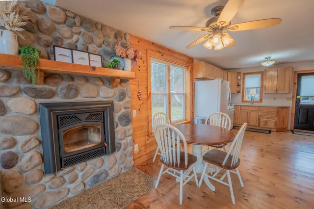 $699,500 | 126 Lakeview Lane, Mayfield, NY 12117