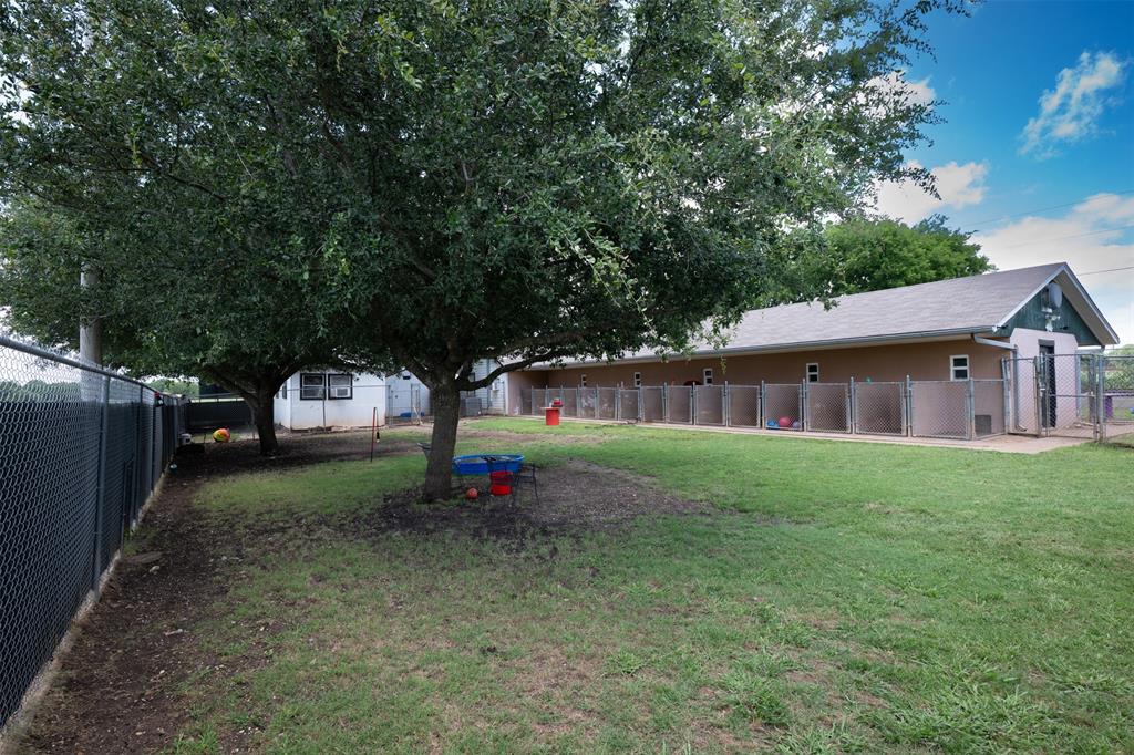 5327 Old Lorena Road Lorena, TX 76655 - Photo 12 of 34 Indooor/Outdoor Kennels and Play Yard