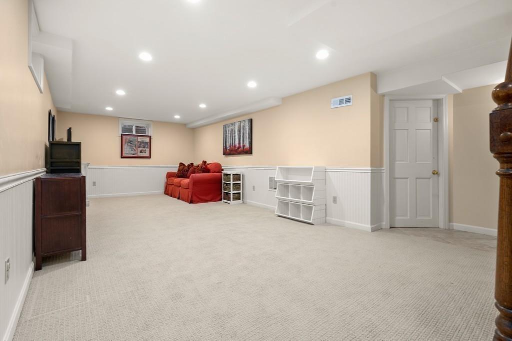 24 Northgate Road Wellesley, MA 02481 - Photo 15 of 20