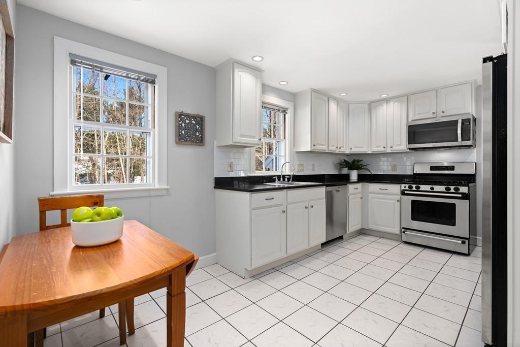 24 Northgate Road Wellesley, MA 02481 - Photo 7 of 20