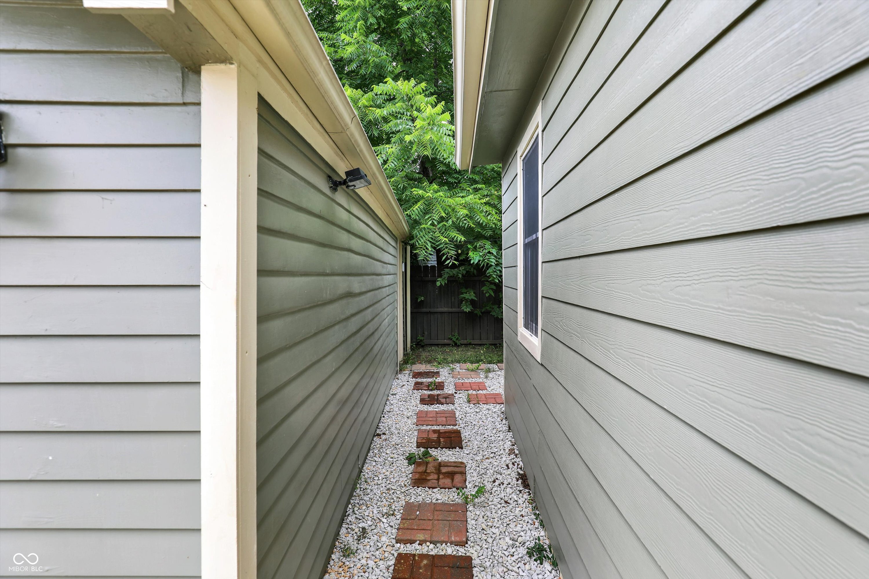 351 Cincinnati Street Franklin, IN 46131 - Photo 2 of 20