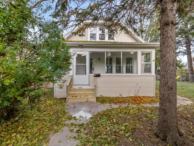 $279,000 | 113 South 7th Avenue, West Bend, WI 53095