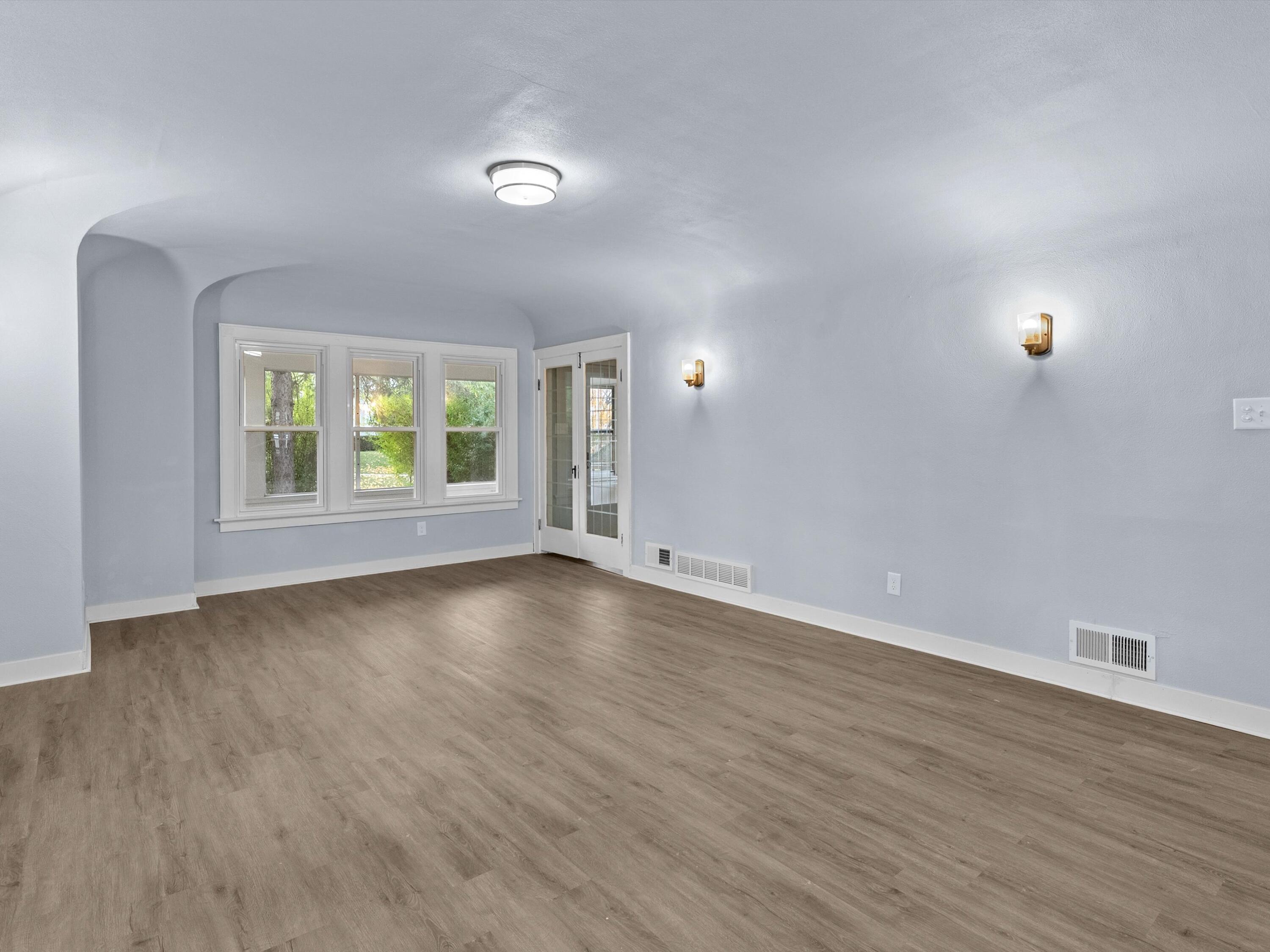 113 South 7th Avenue West Bend, WI 53095 - Photo 8 of 30 07-007_2660334_01574