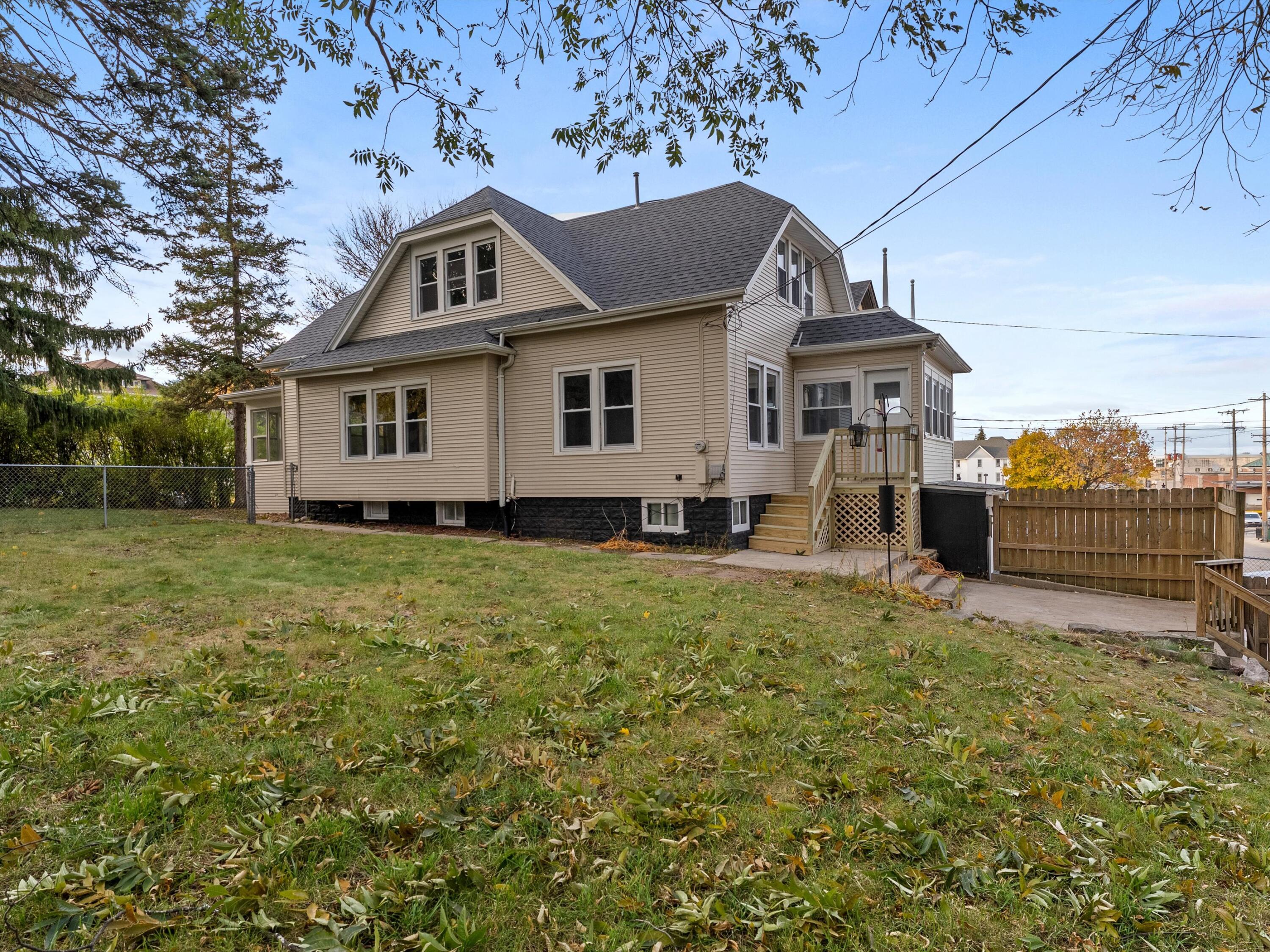 113 South 7th Avenue West Bend, WI 53095 - Photo 4 of 30 04-004_2660334_01565