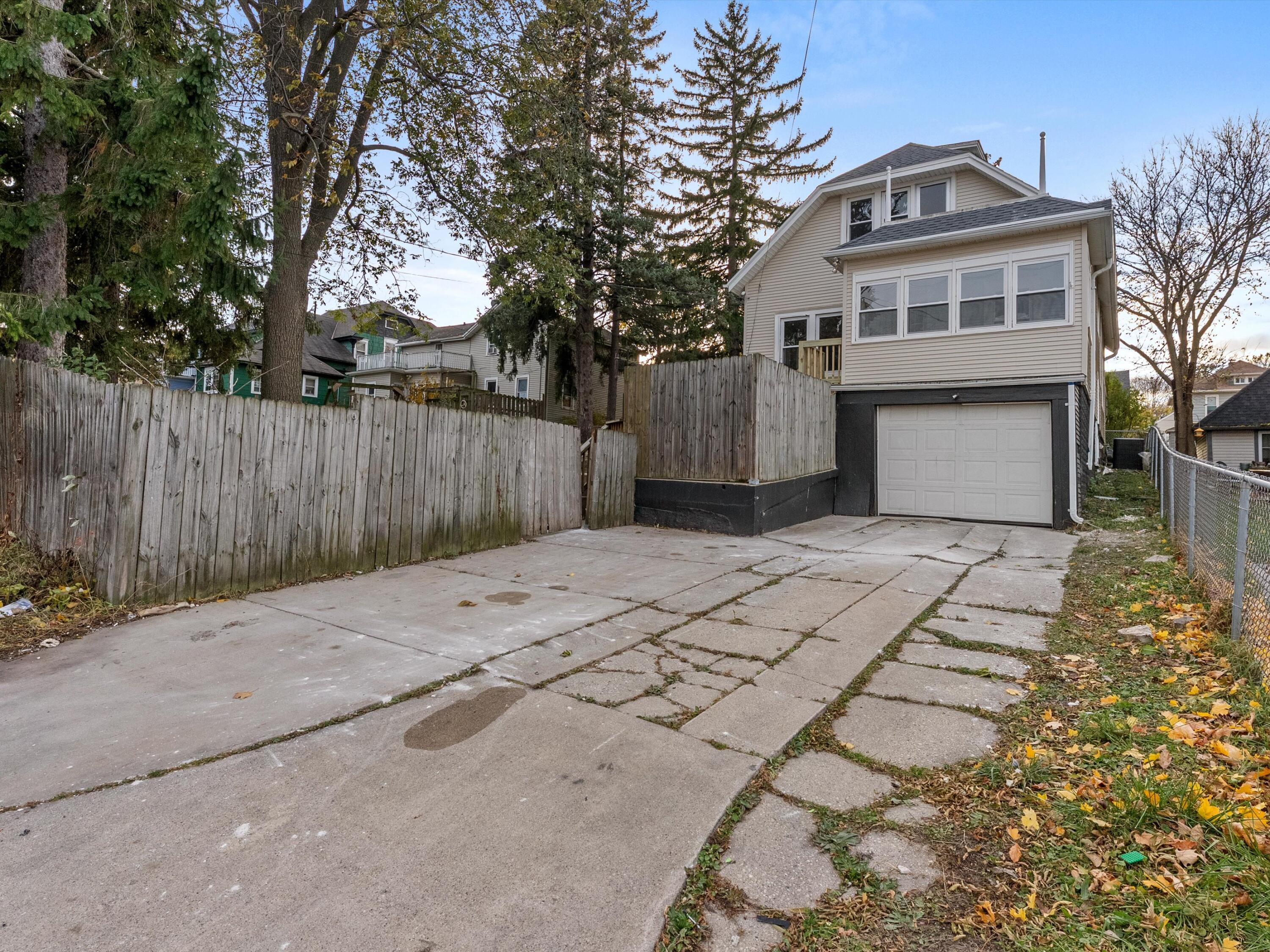 113 South 7th Avenue West Bend, WI 53095 - Photo 5 of 30 05-005_2660334_01566