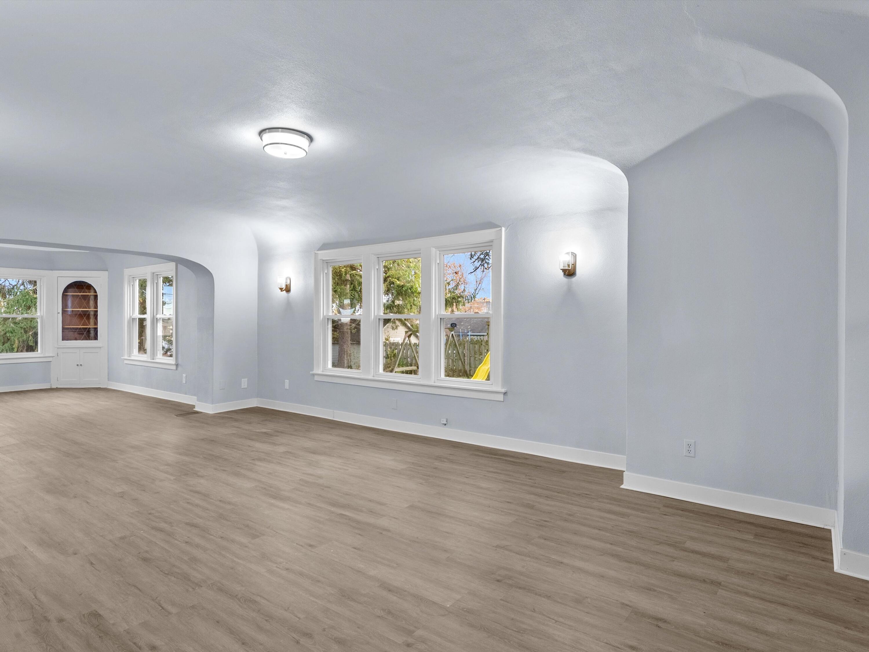 113 South 7th Avenue West Bend, WI 53095 - Photo 6 of 30 06-006_2660334_01569