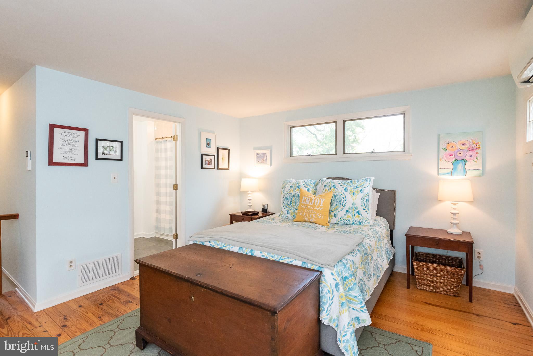 711 Overbrook Road Baltimore, MD 21212 - Photo 22 of 53 Owners suite w/en suite.