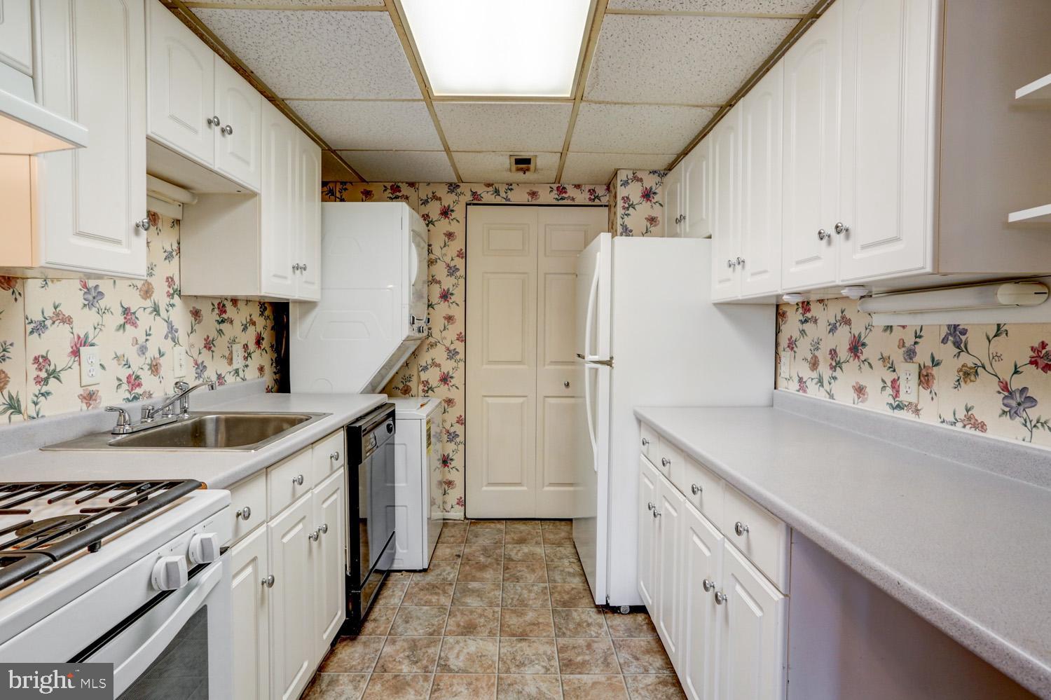 2904 State Hill Road Wyomissing, PA 19610 - Photo 8 of 28 Galley Kitchen