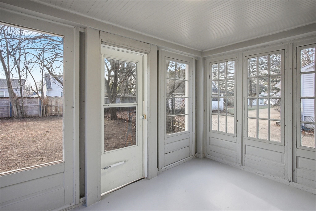 126 Windemere Street Springfield, MA 01104 - Photo 20 of 23