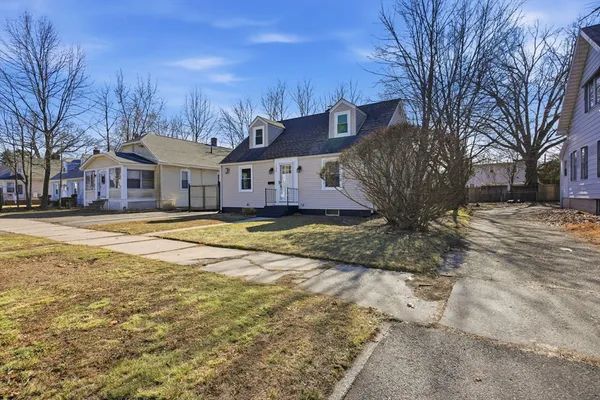 $319,900 | 126 Windemere Street, Springfield, MA 01104