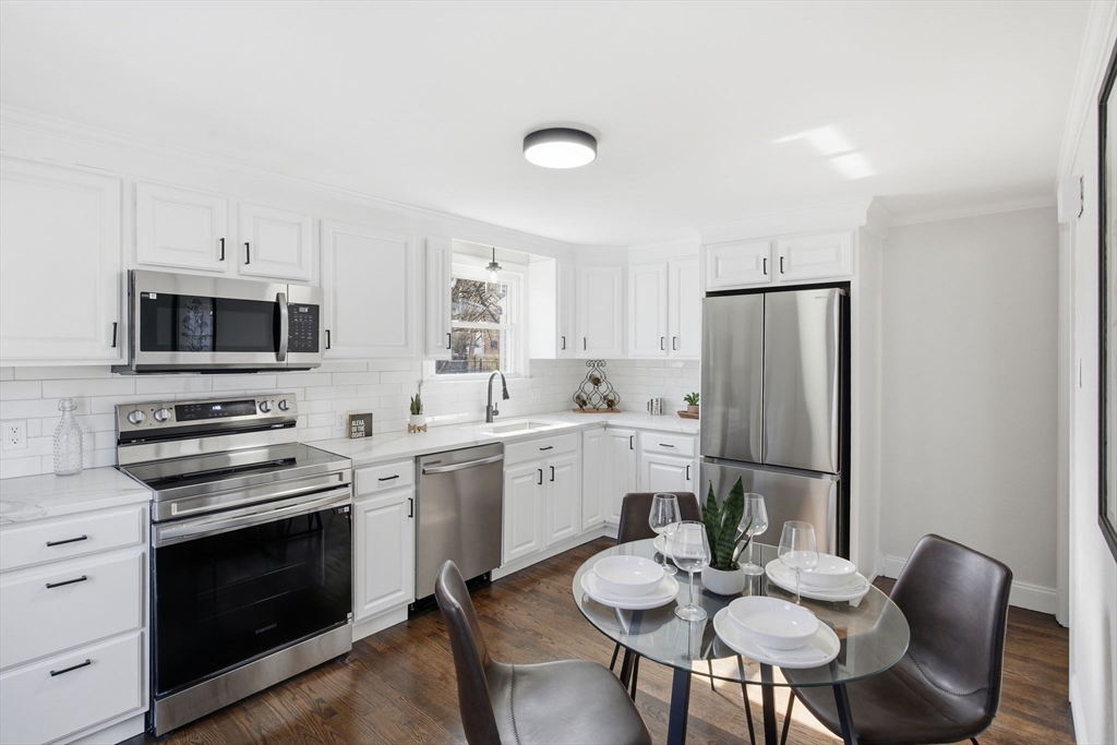 126 Windemere Street Springfield, MA 01104 - Photo 8 of 23