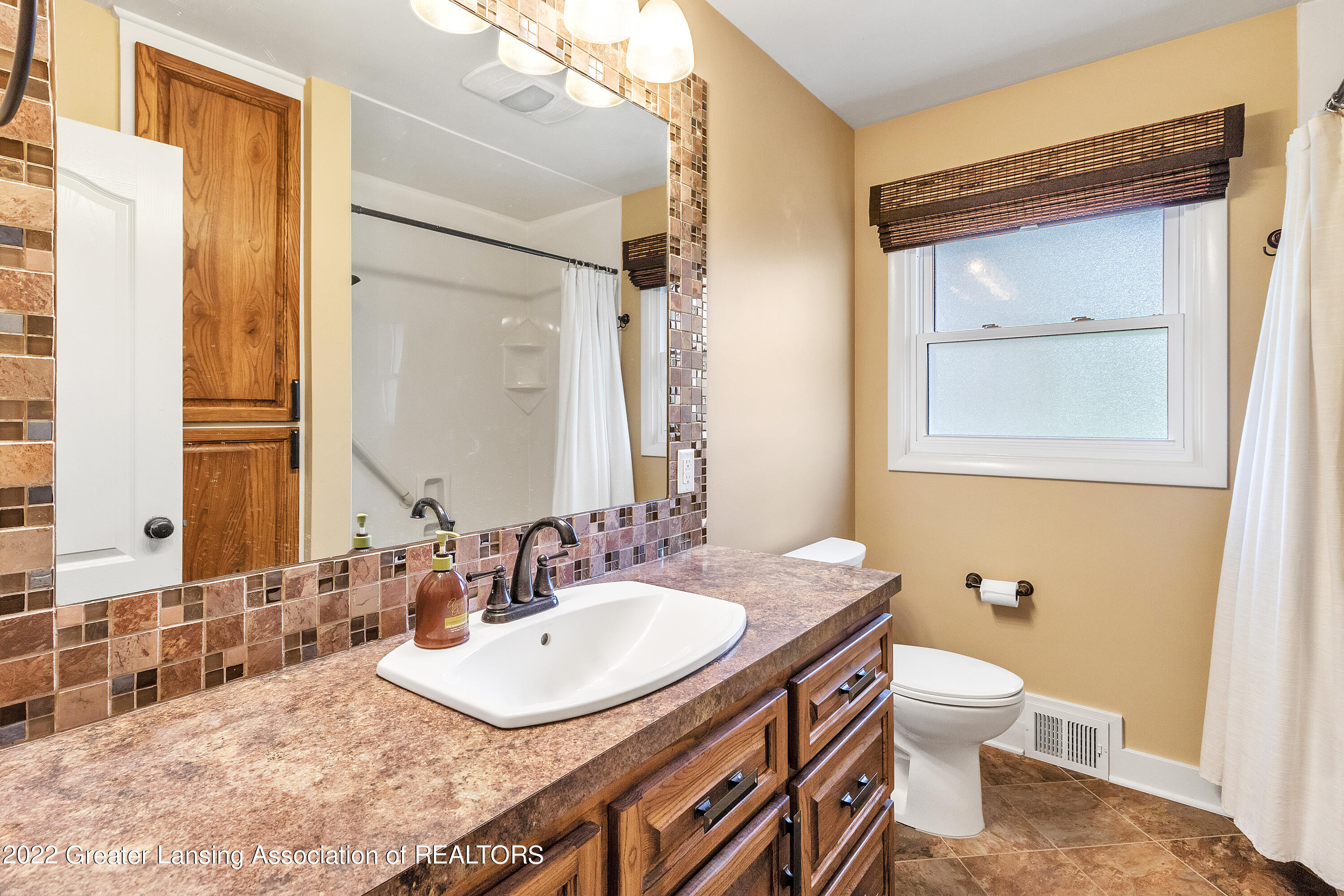 7511 Yorktown Road Lansing, MI 48917 - Photo 17 of 38 17