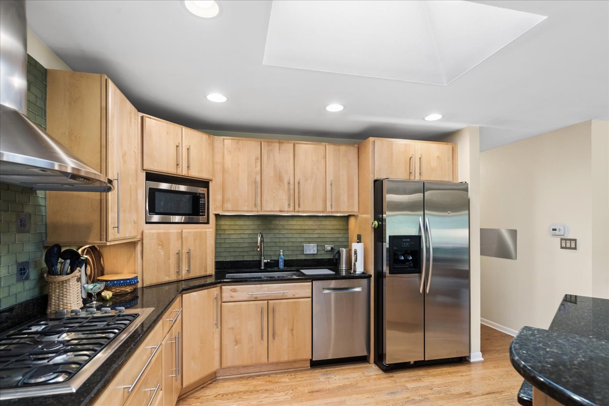 122 Mulberry Road Deerfield, IL 60015 - Photo 5 of 22