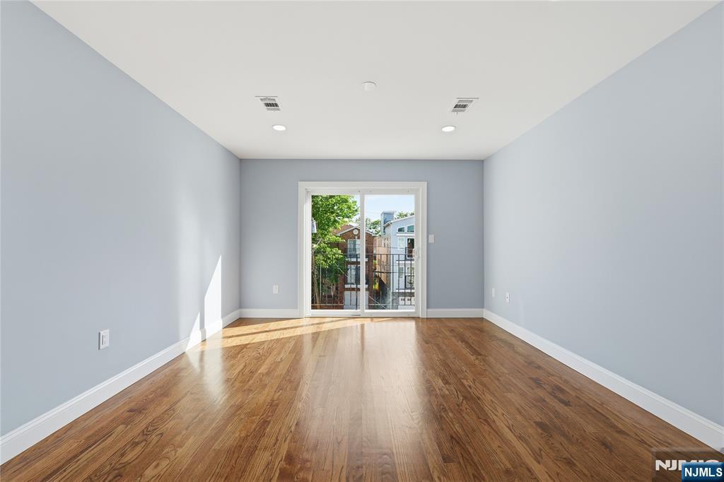 23 Edwin Place Newark, NJ 07112 - Photo 14 of 32