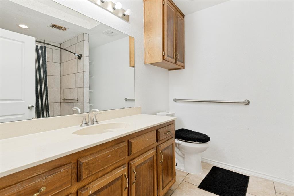 7410 Jessica Way Rowlett, TX 75088 - Photo 22 of 25 a bathroom with a sink and a mirror