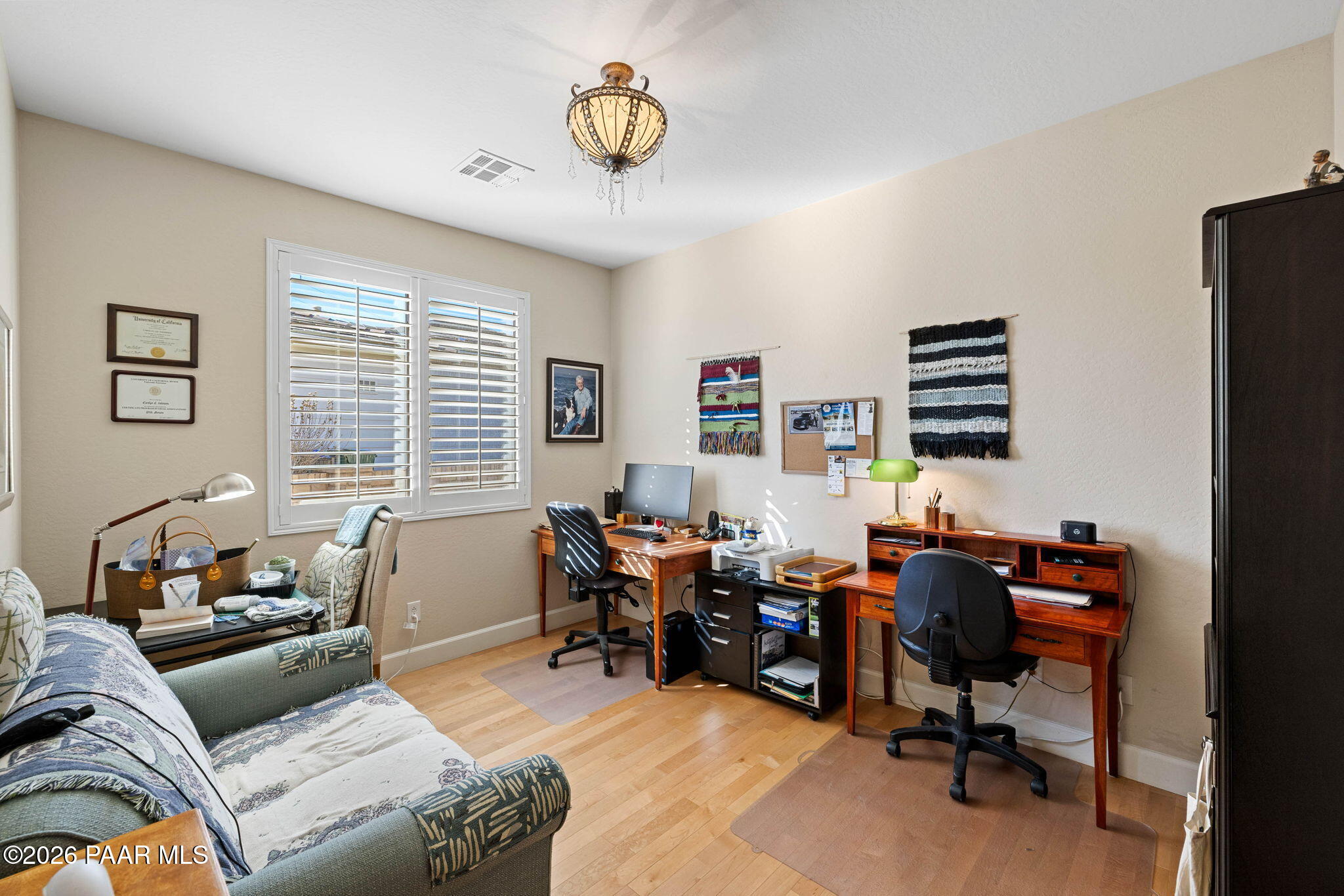 1636 Constable Street Prescott, AZ 86301 - Photo 29 of 41 a livingroom with workspace and a window