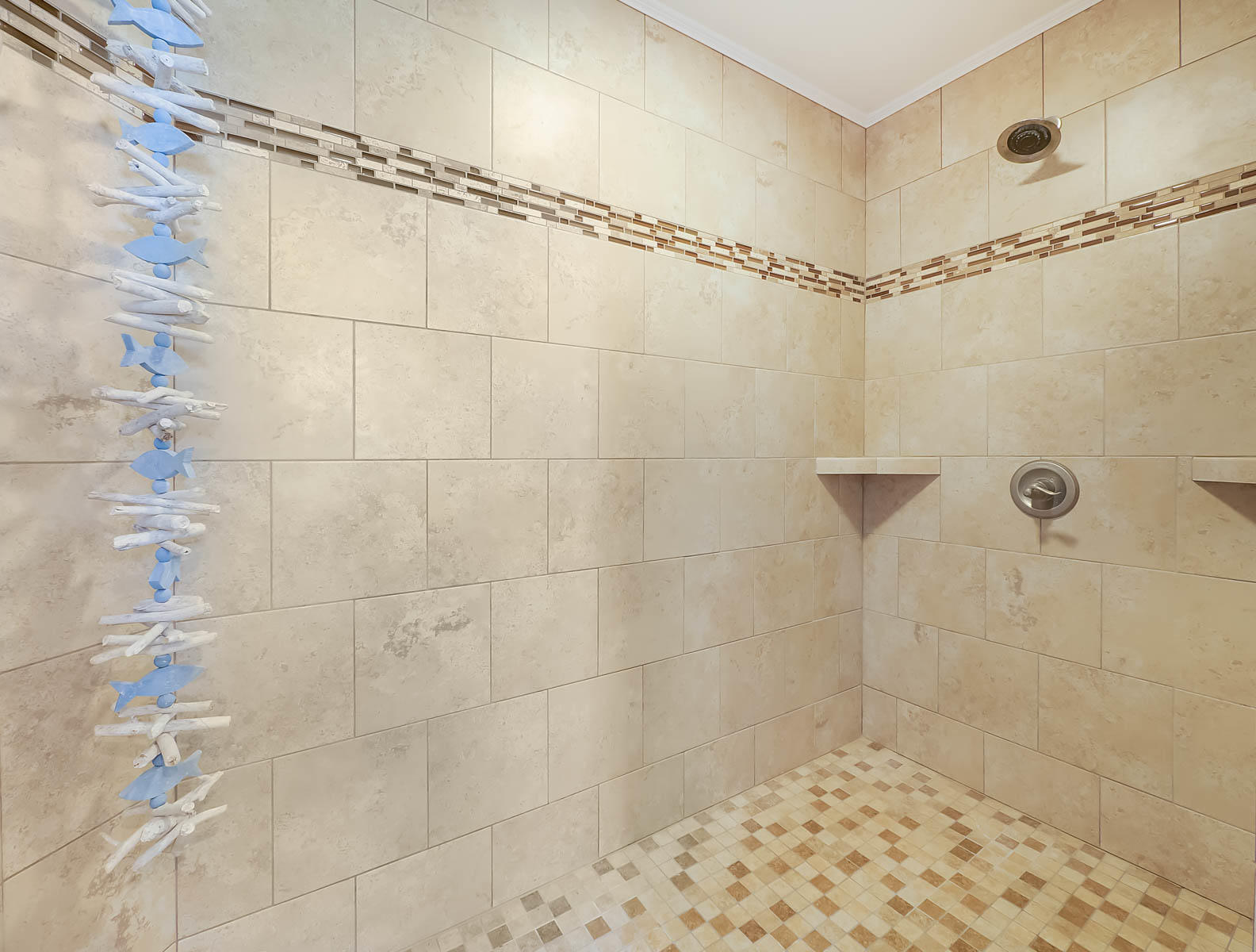 292 South Deer Run Road Trenton, GA 30752 - Photo 16 of 36 Roman Tiled Step-in Shower